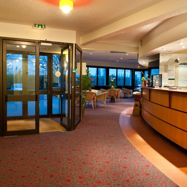 Egg Hotel Gonesse Eksteriør billede