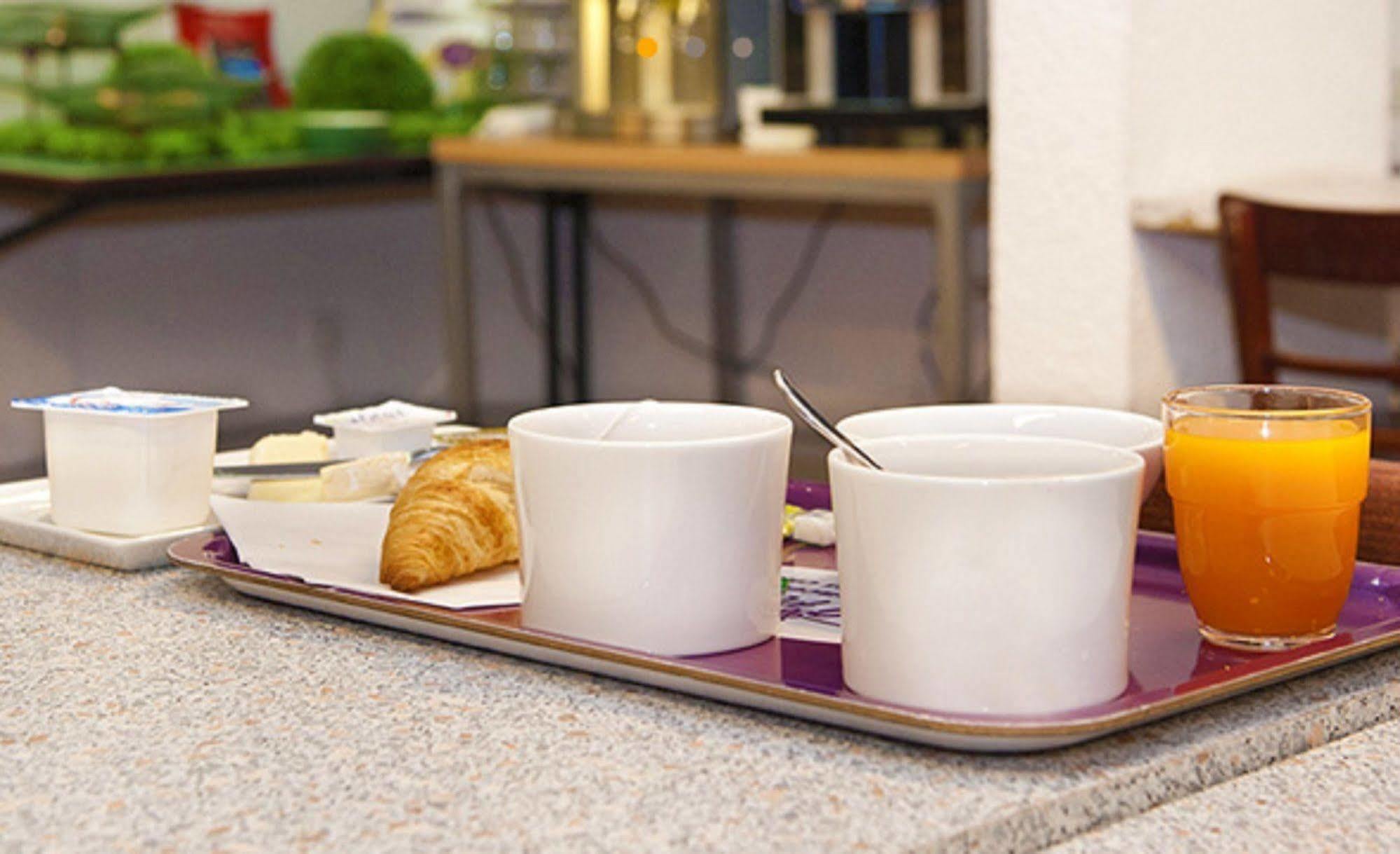 Egg Hotel Gonesse Eksteriør billede