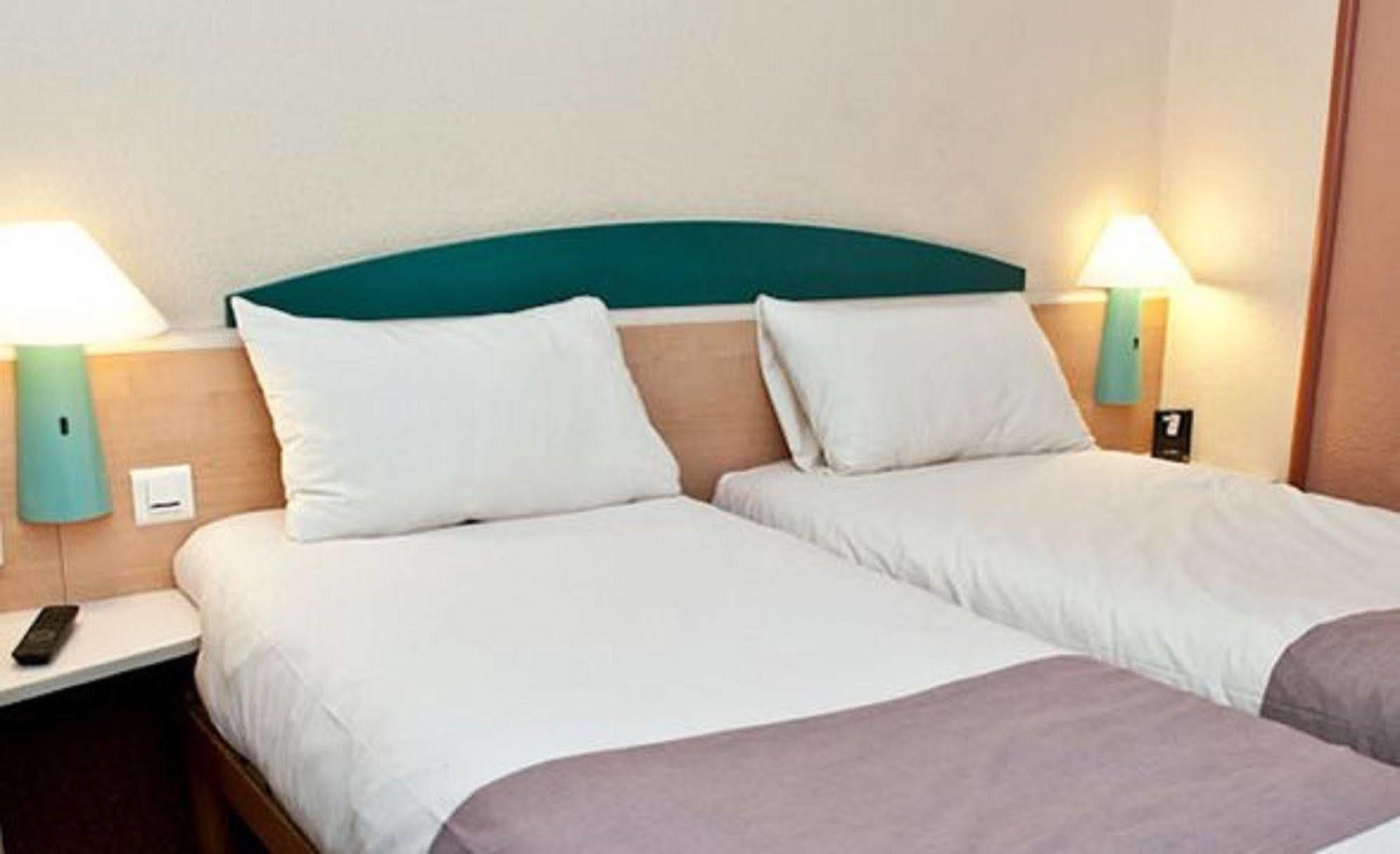 Egg Hotel Gonesse Eksteriør billede