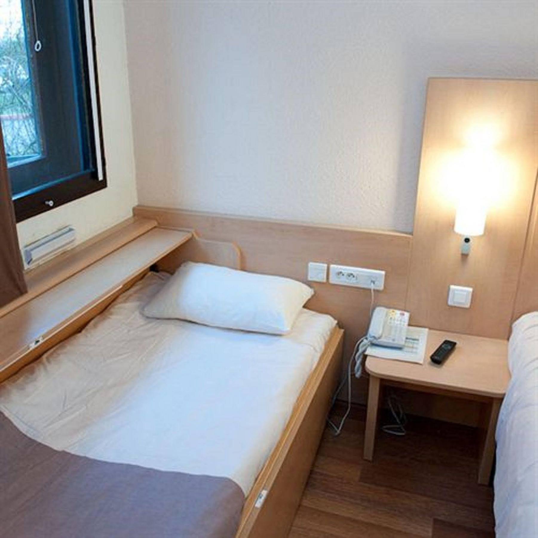 Egg Hotel Gonesse Eksteriør billede