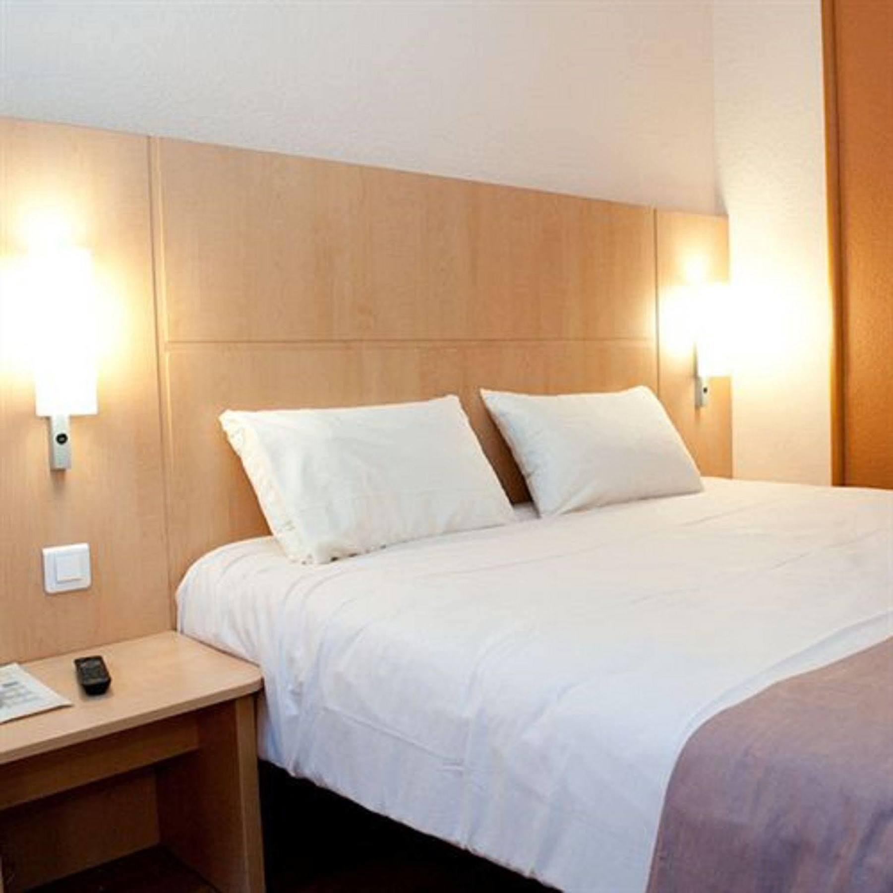 Egg Hotel Gonesse Eksteriør billede