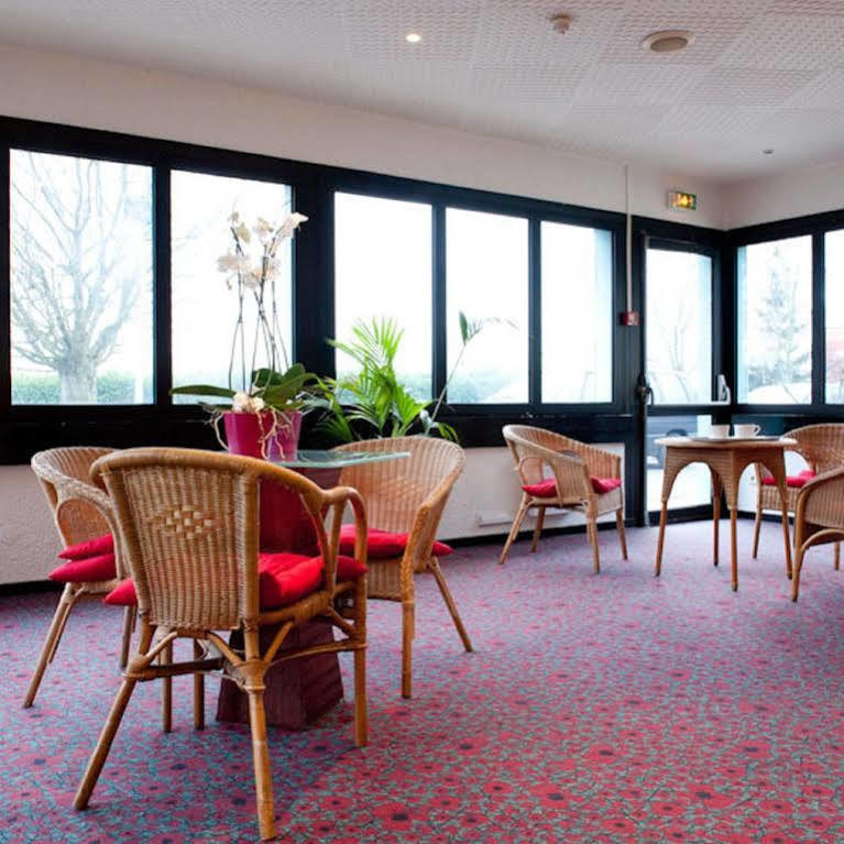 Egg Hotel Gonesse Eksteriør billede